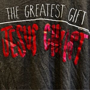 The greatest gift is Jesus Christ Medium like new tshirt